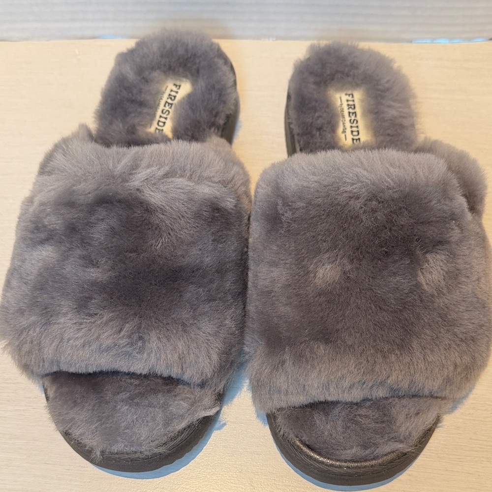 Dearfoams Women's Plush Gray Slippers